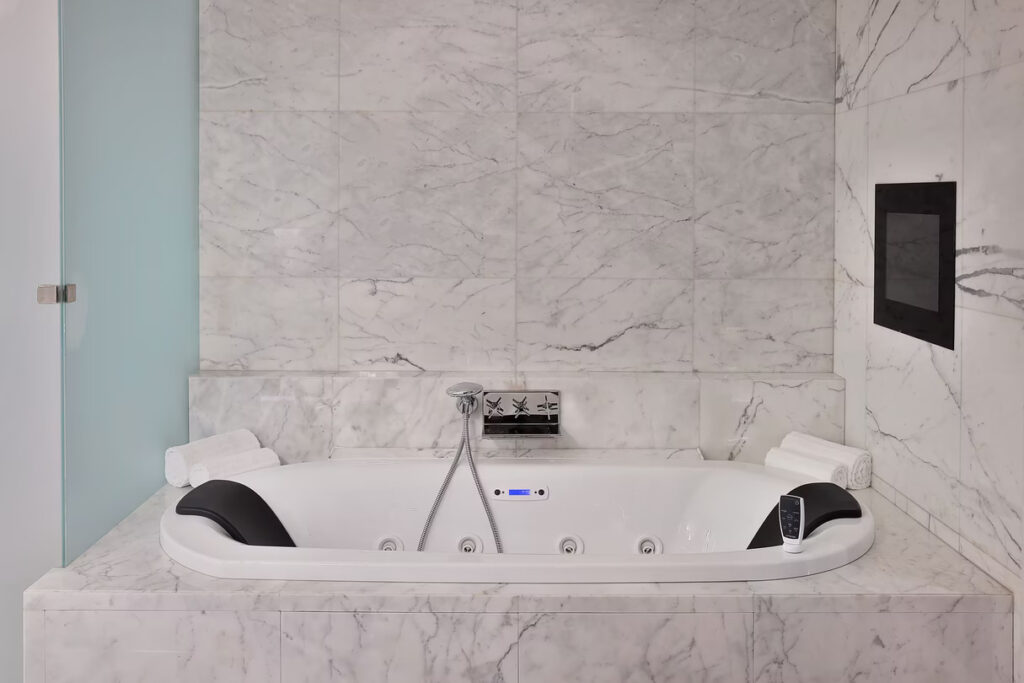 The Westin City Centre Bahrain (1) svg+xml;charset=utf